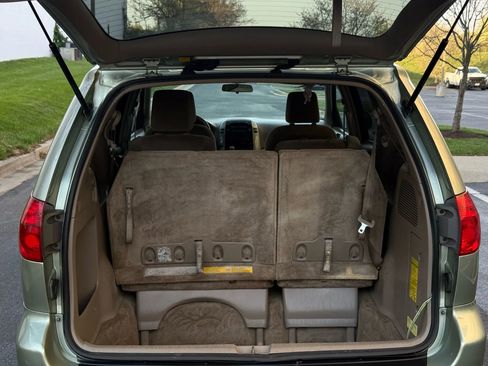 Used 2010 Toyota Sienna LE image 24