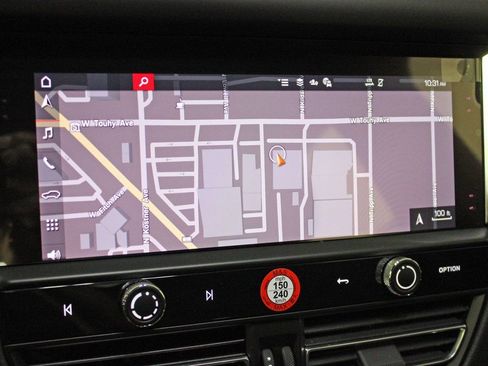 Certified 2025 Porsche Macan AWD/4WD image 28