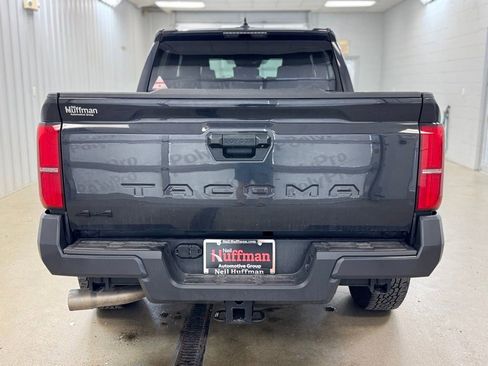 Used 2025 Toyota Tacoma TRD Off-Road AWD/4WD image 7