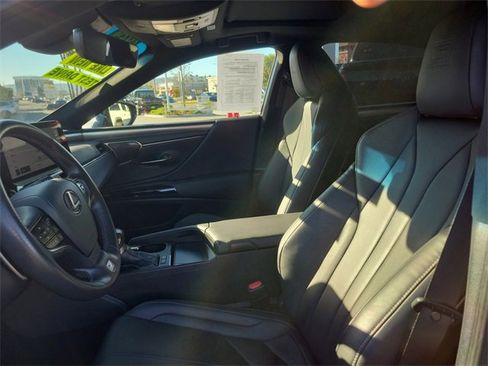 Used 2024 Lexus ES 300h F Sport image 15
