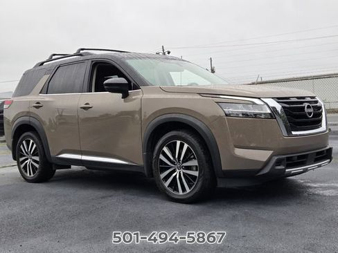 Used 2023 Nissan Pathfinder Platinum w/ Cargo Package AWD/4WD image 7