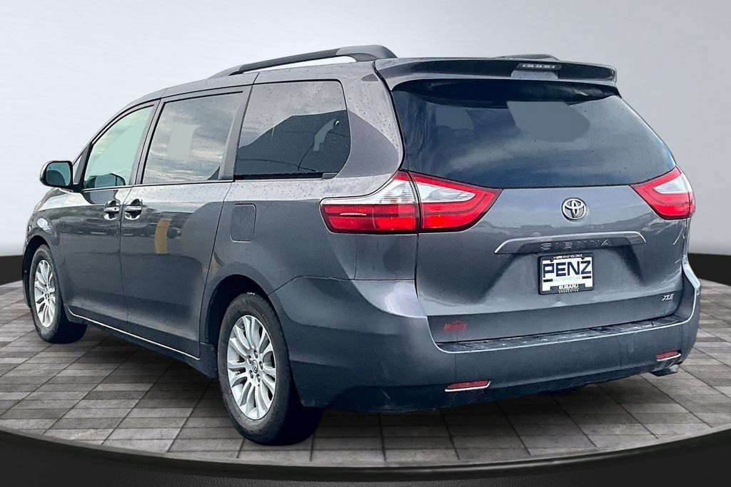 Used 2015 Toyota Sienna XLE FWD image 4