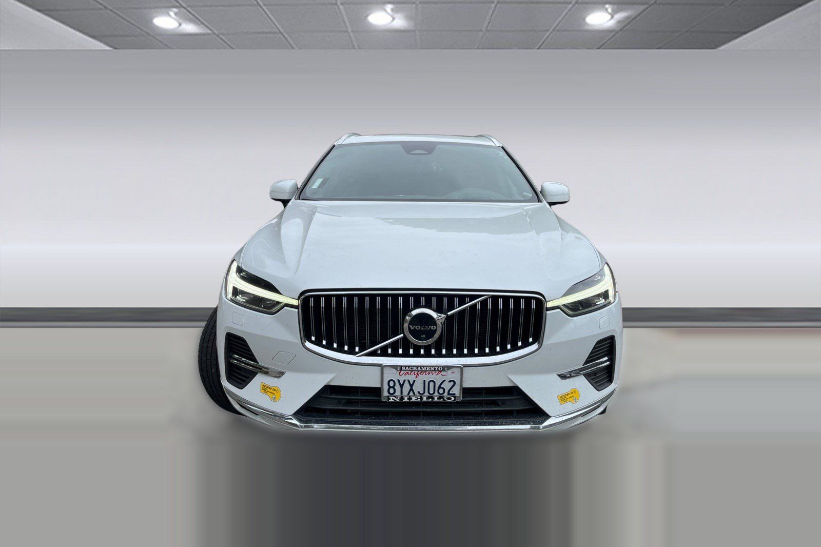 Used 2022 Volvo XC60 T8 Inscription Expression w/ Advanced Package AWD/4WD image 4
