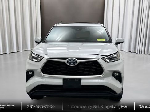 Used 2023 Toyota Highlander Bronze Edition image 2