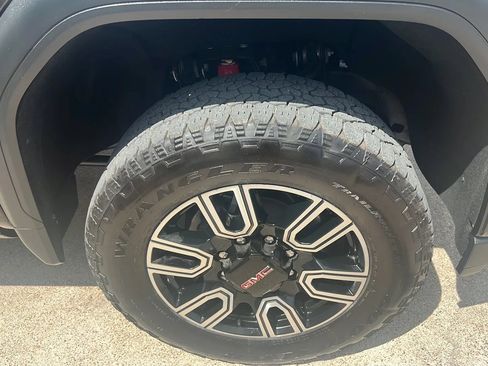 Used 2021 GMC Sierra 2500 AT4 w/ AT4 Premium Plus Package AWD/4WD image 16