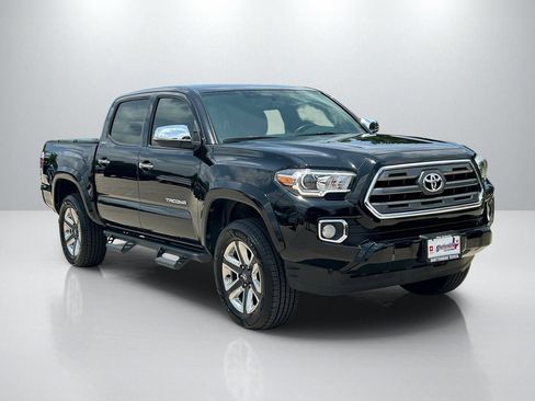 Used 2017 Toyota Tacoma Limited w/ Tow Package AWD/4WD image 3