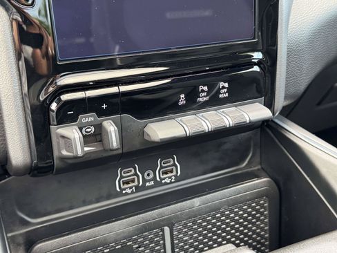 Used 2025 RAM 1500 Laramie w/ Sport Appearance Package AWD/4WD image 13