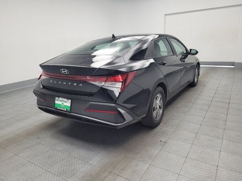 Used 2024 Hyundai Elantra SE FWD image 9
