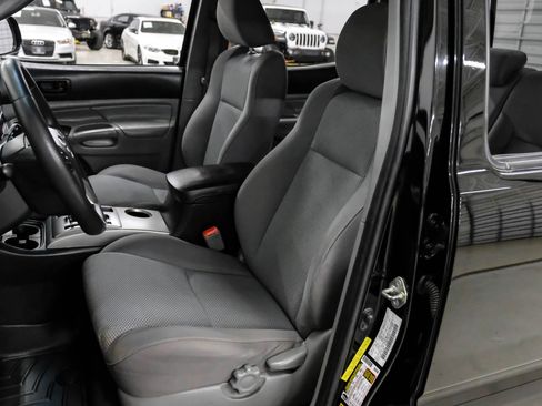 Used 2015 Toyota Tacoma PreRunner w/ TRD Sport Package image 28