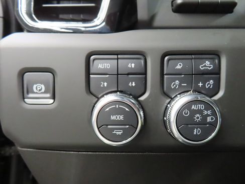 Used 2025 GMC Sierra 2500 Denali w/ Denali Reserve Package AWD/4WD image 66