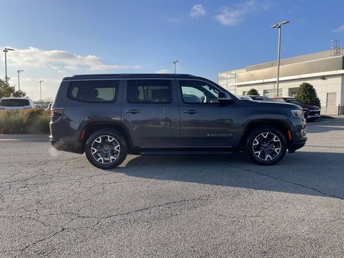 Used 2024 Jeep Wagoneer Series III image 9