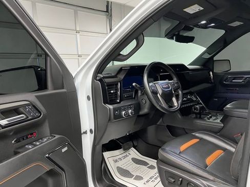 Used 2024 GMC Sierra 1500 AT4 w/ Technology Package AWD/4WD image 18