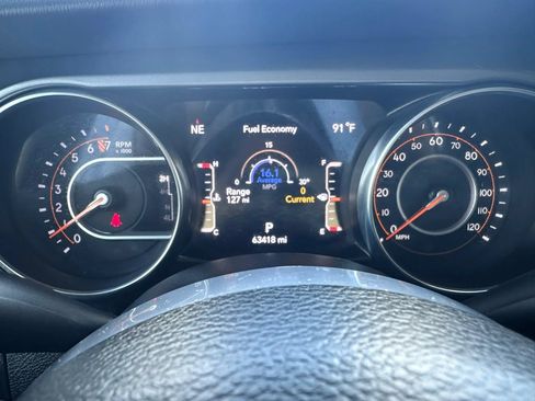Used 2022 Jeep Wrangler Unlimited Sahara w/ Cold Weather Group AWD/4WD image 15