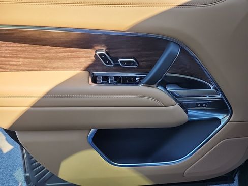 New 2025 Land Rover Range Rover Long Wheelbase SE image 24