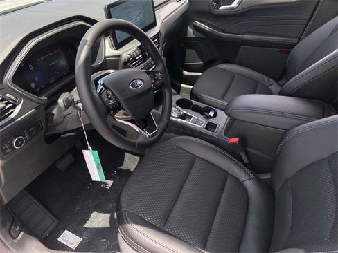 New 2025 Ford Escape SE image 9