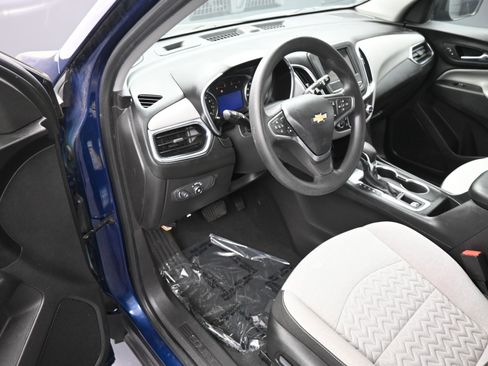 Used 2022 Chevrolet Equinox LS w/ LS Convenience Package FWD image 12