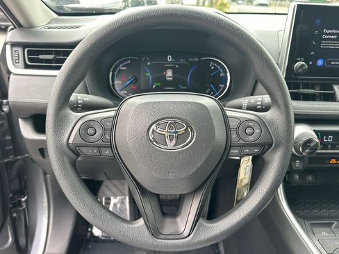 Used 2025 Toyota RAV4 LE AWD/4WD image 28