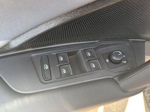 New 2025 Volkswagen Tiguan SE image 11