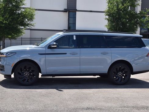 New 2026 Lincoln Navigator L Reserve w/ Jet Appearance Package AWD/4WD image 11