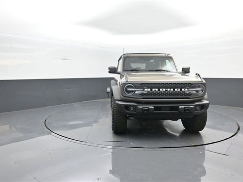 New 2025 Ford Bronco Badlands image 2