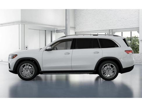 Used 2026 Mercedes-Benz GLS 450 4MATIC image 33