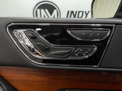 Used 2019 Lincoln Navigator Reserve AWD/4WD image 17