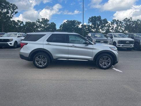 Used 2025 Ford Explorer Active w/ Active Comfort Package AWD/4WD image 5