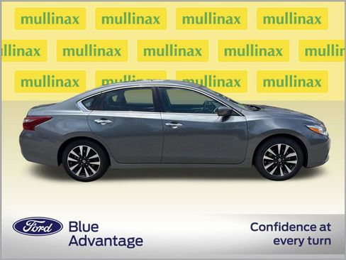 Used 2018 Nissan Altima 2.5 SV FWD image 2