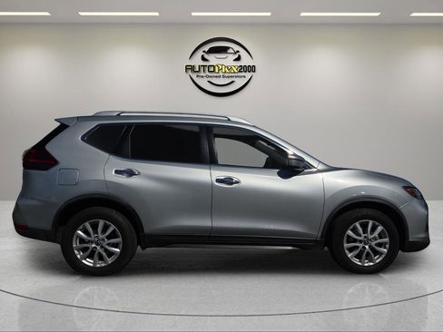 Used 2019 Nissan Rogue SV image 8