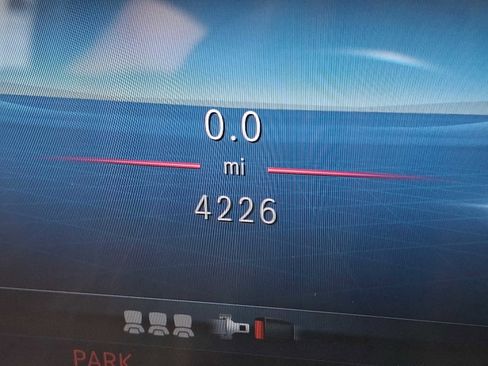 Used 2026 Mercedes-Benz GLB 250 4MATIC image 16