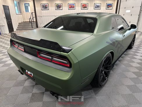 Used 2009 Dodge Challenger SRT8 w/ SRT Option Group II RWD image 8