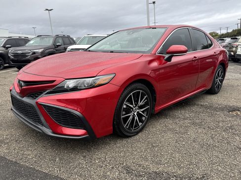 Used 2021 Toyota Camry SE w/ Convenience Package image 7
