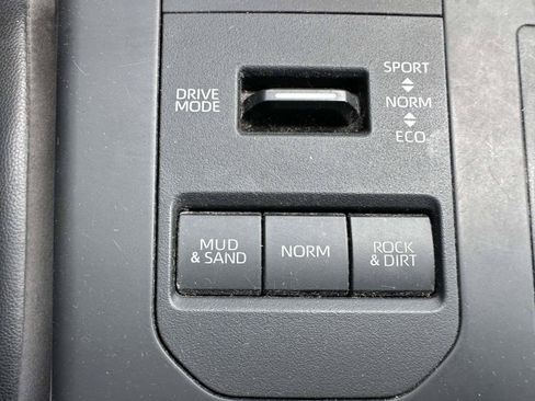 Certified 2024 Toyota Highlander XLE AWD/4WD image 34