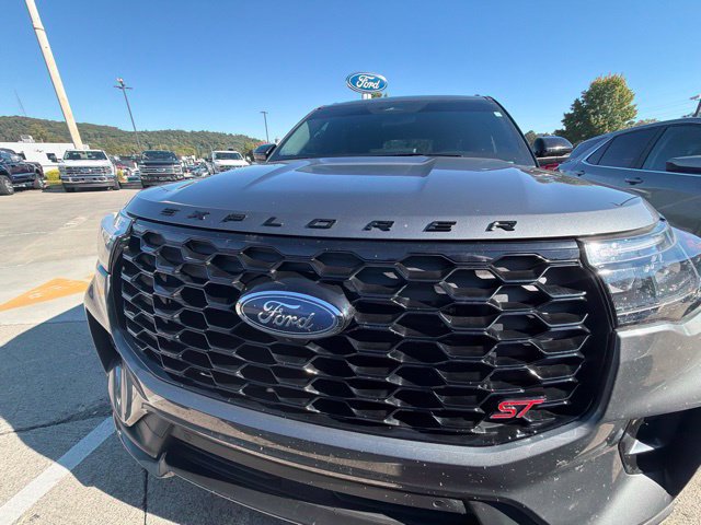 Used 2025 Ford Explorer ST w/ Sun And Sound Package AWD/4WD image 11