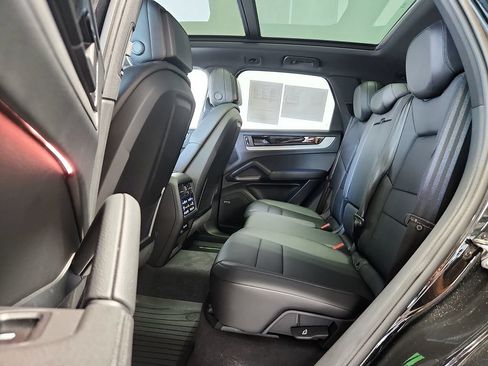 Certified 2026 Porsche Cayenne AWD/4WD image 11