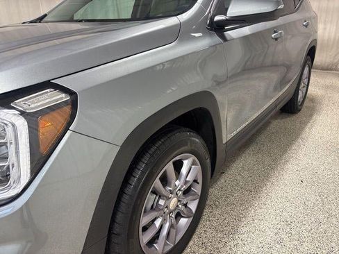 Used 2023 GMC Terrain SLT image 10