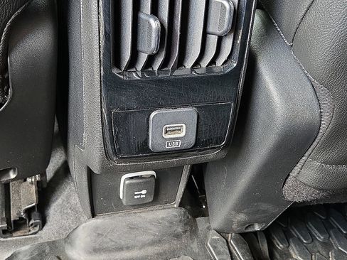 Used 2023 Jeep Compass Latitude w/ Sun and Sound Group AWD/4WD image 16