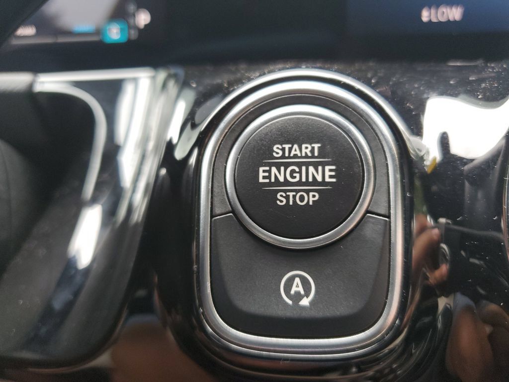 Used 2025 Mercedes-Benz GLA 250 4MATIC image 35