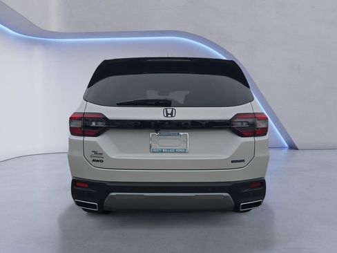 New 2026 Honda Pilot Touring image 4