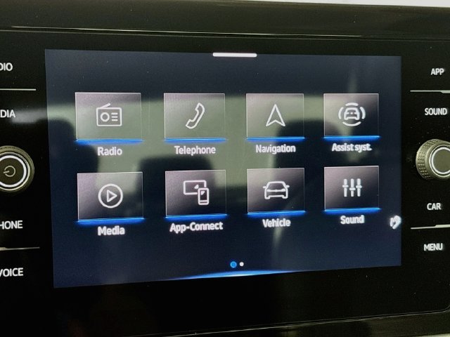 Used 2025 Volkswagen Jetta SE FWD image 17