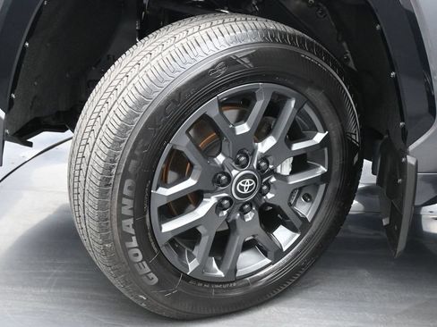 Used 2025 Toyota Tundra Platinum AWD/4WD image 25