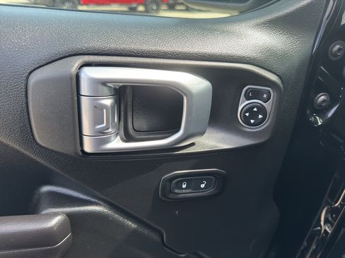 Used 2020 Jeep Gladiator Sport w/ Quick Order Package 24S AWD/4WD image 13