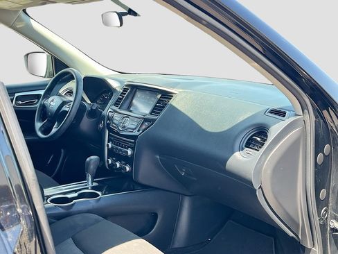 Used 2020 Nissan Pathfinder S FWD image 28