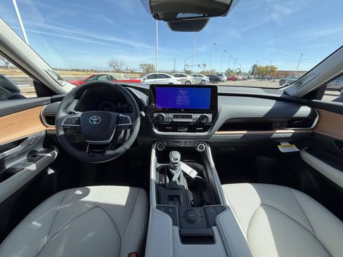 New 2026 Toyota Grand Highlander Limited image 21