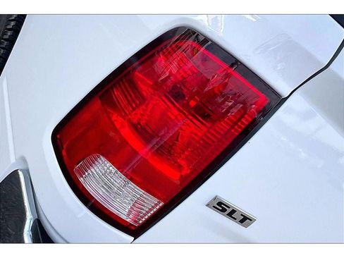 Used 2019 RAM 1500 Classic SLT w/ Luxury Group image 32