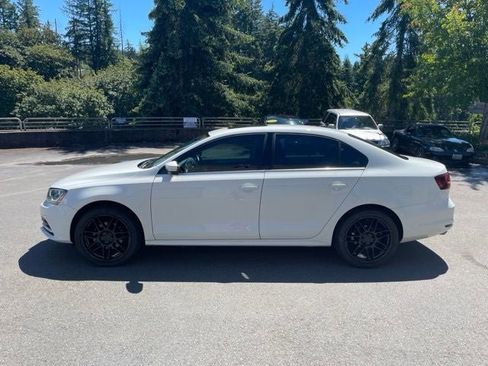 Used 2017 Volkswagen Jetta SE FWD image 9