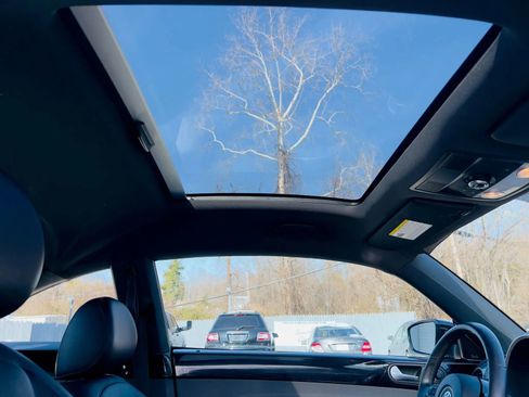 Used 2012 Volkswagen Beetle 2.0T image 16