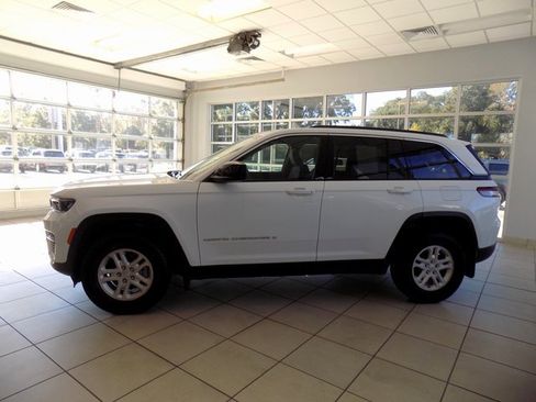 Used 2024 Jeep Grand Cherokee Laredo w/ MOPAR Finishing Package image 4