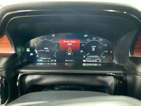 Used 2022 Lincoln Nautilus Reserve w/ Luxury Package image 13