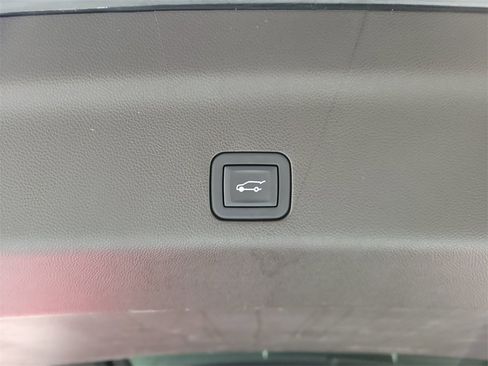 Used 2023 Cadillac Escalade ESV Premium Luxury image 9